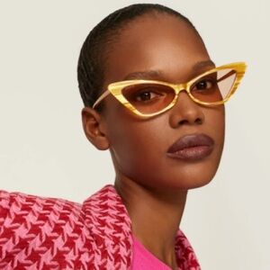 Chic Gold Cat-Eye Sunglasses